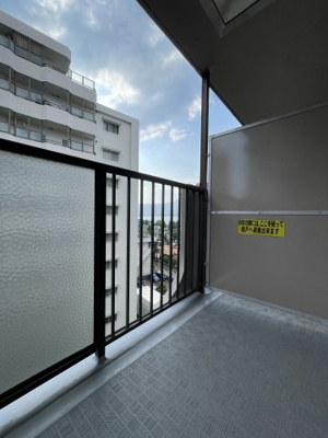 【バルコニー】 | 大津スカイハイツ | 朝の澄んだ空気や、夕方に吹く清々しい風を感じられるバルコニー。
