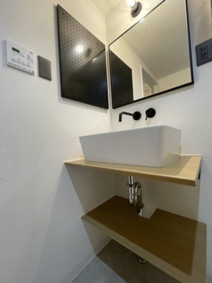 【独立洗面台】 | 大津スカイハイツ | 清潔感ある洗面台は、身だしなみチェックや肌のお手入れに最適です。