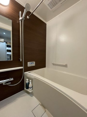 【浴室】 | 大津スカイハイツ | 一日の疲れを癒すバスルームは、心地よいリラックスを叶える清潔感溢れる美しい空間です。