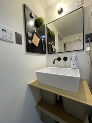 【独立洗面台】 | 大津スカイハイツ | 清潔感ある洗面台は、身だしなみチェックや肌のお手入れに最適です。