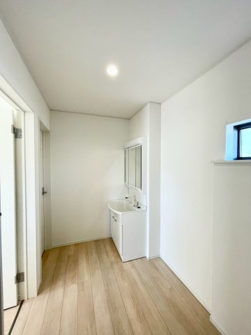 東御市常田第２の独立洗面台