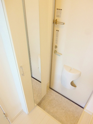 【玄関】 | フラット芦花公園 | 玄関☆姿見鏡付いてます★