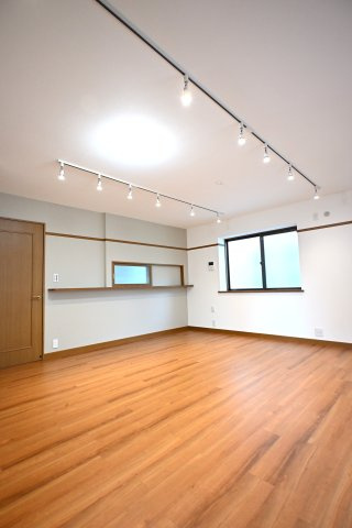 若草台戸建の居間・リビング