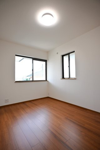 若草台戸建の洋室