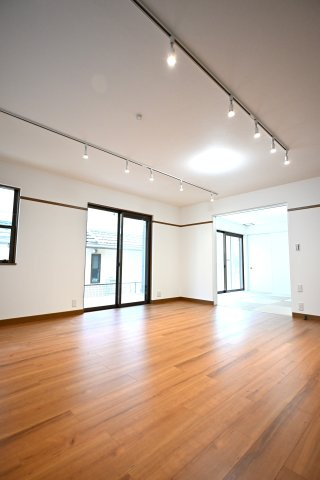 若草台戸建の居間・リビング