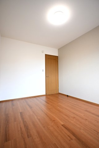 若草台戸建の洋室