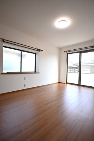 若草台戸建の洋室