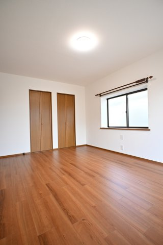 若草台戸建の洋室