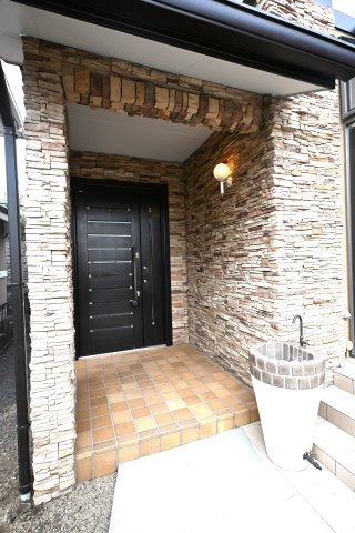 若草台戸建の玄関