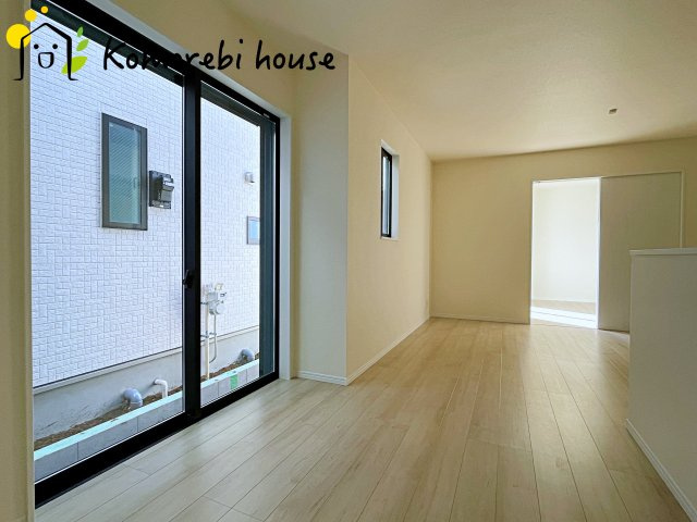 さいたま市西区指扇235番　新築一戸建て　ハートフルタウン　Aの居間・リビング|ゆったりとしたリビングです