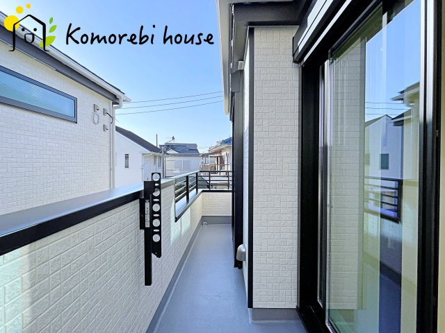さいたま市西区指扇235番　新築一戸建て　ハートフルタウン　Aのバルコニー|お洗濯にも便利なバルコニー付き
