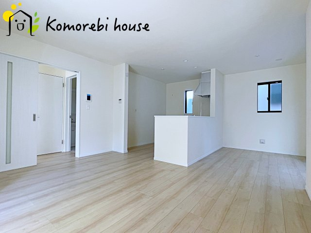 さいたま市西区指扇235番　新築一戸建て　ハートフルタウン　Aの居間・リビング|おしゃれなリビングです