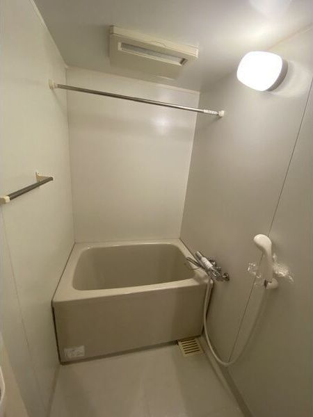 クィーンライフ勝山北の浴室