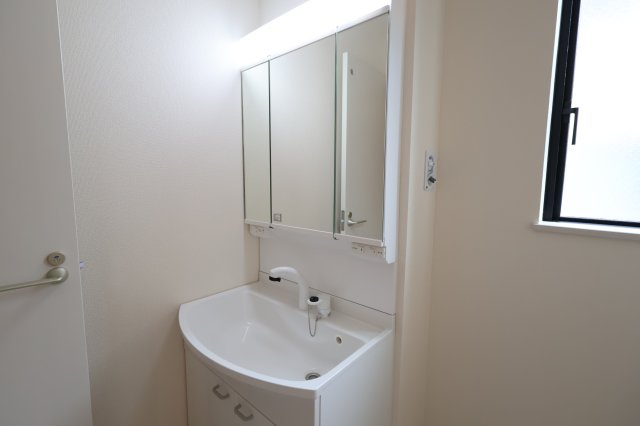 《仲介手数料無料》桜区大字白鍬25-6(全1戸)新築一戸建てハートフルタウンの独立洗面台