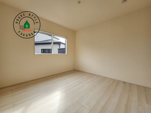 糟屋郡志免町王子2丁目第1-8棟（5号棟）の内観：施工例|穏やかな光が差し込む室内には、穏やかな時間が流れます。