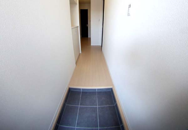 和泉市上代町のアパートの玄関|明るい玄関です