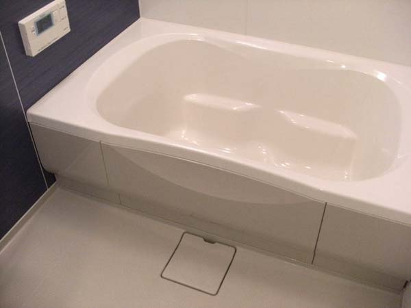 和泉市上代町のアパートの浴室|お風呂で日々の疲れを落としましょう