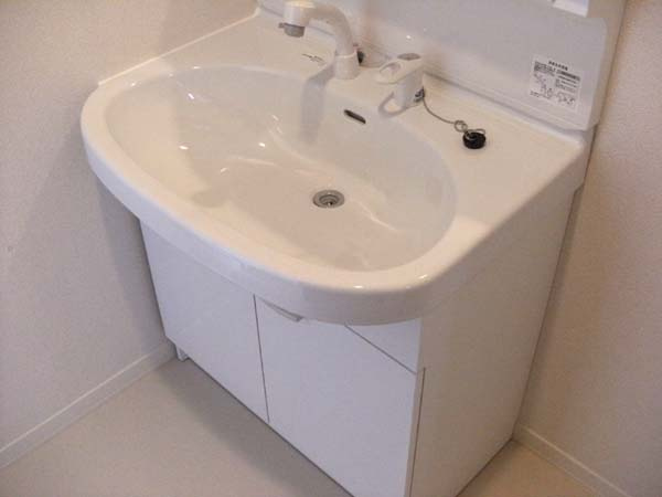 和泉市上代町のアパートの洗面所|忙しい朝には欠かせない洗面所です