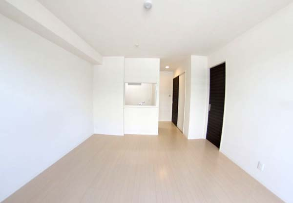 和泉市上代町のアパートの居間・リビング|こちらのリビングで趣味の時間をお楽しみください