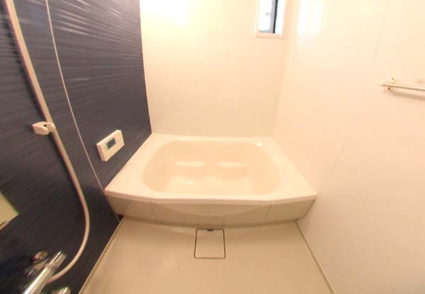 和泉市上代町のアパートの浴室|日々の疲れを癒すお風呂付です