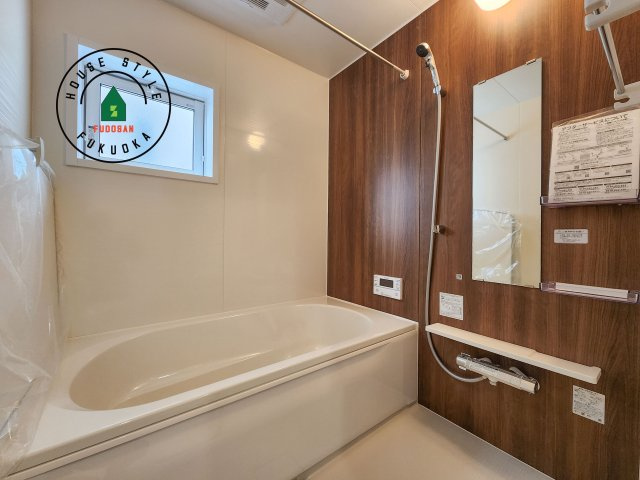 糟屋郡志免町王子2丁目第1-8棟（7号棟）の内観：施工例|1日の疲れを癒してくれる広々バスルーム。雨の日のお洗濯にも大活躍な浴室乾燥機付です！