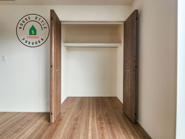 糟屋郡志免町王子2丁目第1-8棟（7号棟）の内観：施工例|洋服や大きな荷物が多い方や人数の多いご家族などは、一般的なクローゼットよりもウォークインクローゼットのほうが使い勝手が良いです。