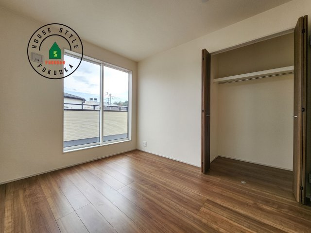 糟屋郡志免町王子2丁目第1-8棟（7号棟）の内観：施工例|採光良好な洋室は全居室、複層ガラスの遮熱効果と断熱効果で、一年中快適に過ごせます。