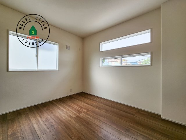 糟屋郡志免町王子2丁目第1-8棟（7号棟）の内観：施工例|穏やかな光が差し込む室内には、穏やかな時間が流れます。