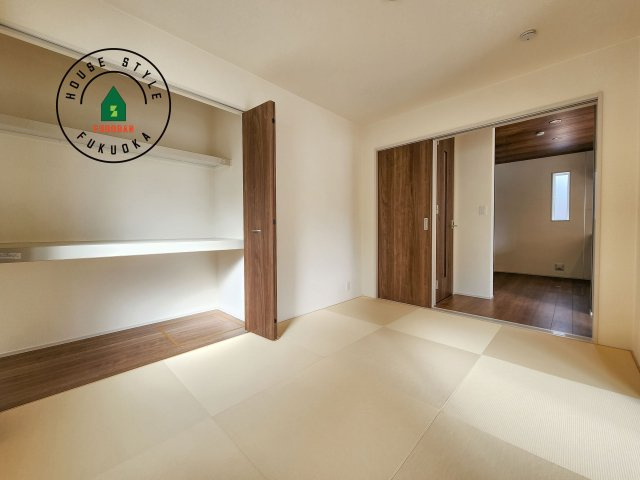 糟屋郡志免町王子2丁目第1-8棟（7号棟）の内観：施工例|和室を上手に活用すると暮らし方の幅が広がります。例えば普段は開け放して、子供の小さいうちはお昼寝や遊びのスペースに。畳はソフトなので転んでもケガをしにくく安心です