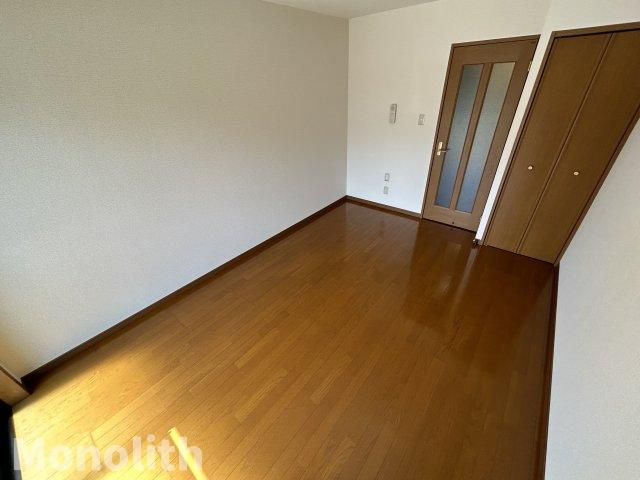 グリシーナコートの洋室