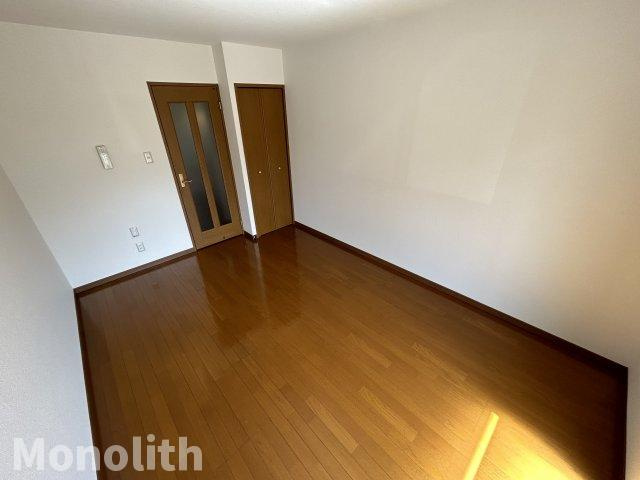 グリシーナコートの洋室