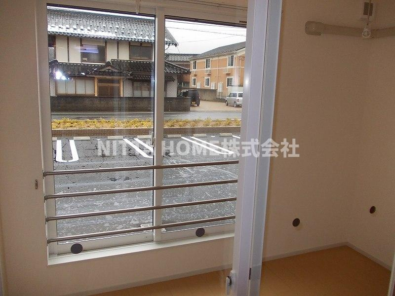 サンリットタウン日高Ⅰのバルコニー|サンルームは２．６帖あります☆