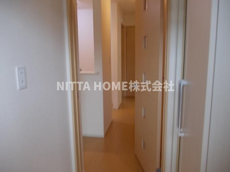 サンリットタウン日高Ⅰの玄関|トールサイズのシューズボックスが付いています☆