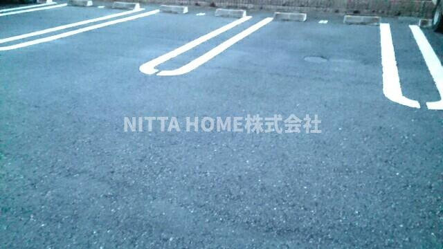 サンリットタウン日高Ⅰの駐車場|敷地内に２台分の空きがあります！