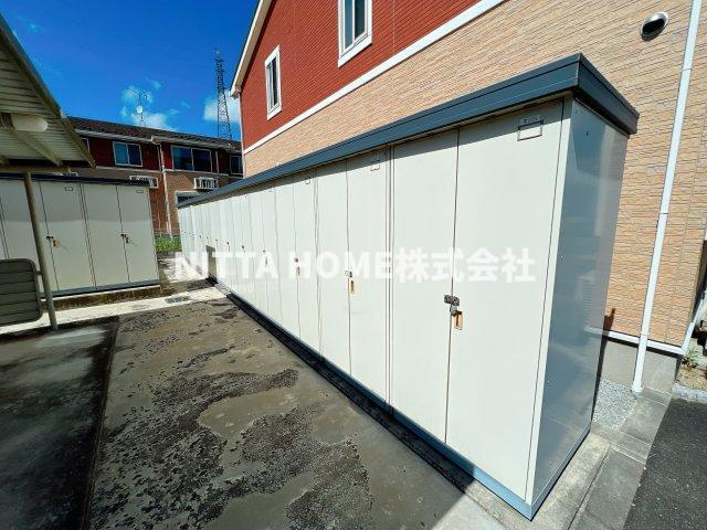 サンリットタウン日高Ⅰのその他共用部分|スタットレスタイヤの収納に便利な外部物置○