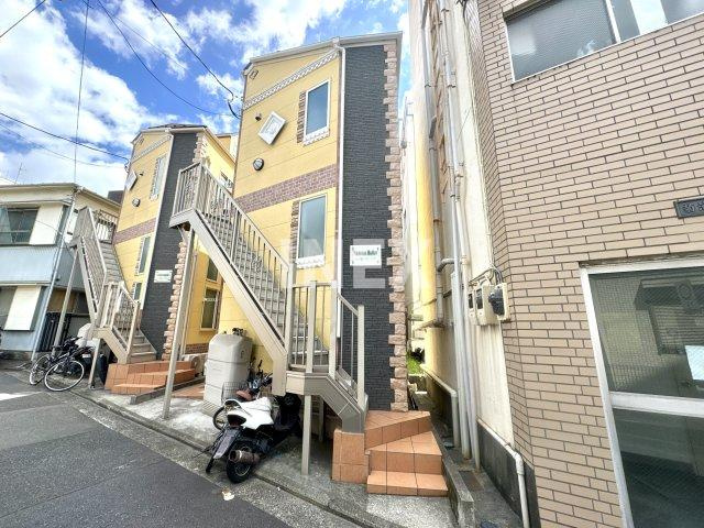 横浜市磯子区磯子４丁目のアパートの外観