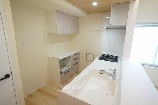 【キッチン】 | コスモハイツ小阪 | キッチン背面にカップボード付きです♪