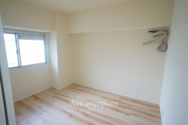 【子供部屋】 | コスモハイツ小阪 | 【洋室5.7帖】