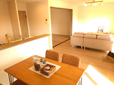 【居間・リビング】 | 西宮名塩ウィンディヒルズⅠ番館