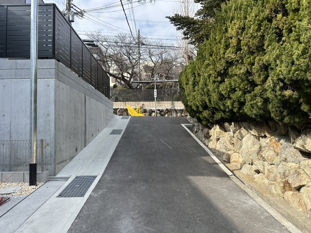 神戸市垂水区仲田2丁目新築戸建の前面道路含む現地写真