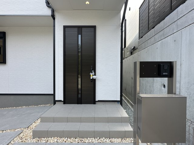 神戸市垂水区仲田2丁目新築戸建の玄関