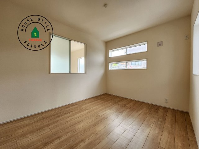 糟屋郡志免町王子2丁目第1-8棟（8号棟）の内観：施工例|穏やかな光が差し込む室内には、穏やかな時間が流れます。