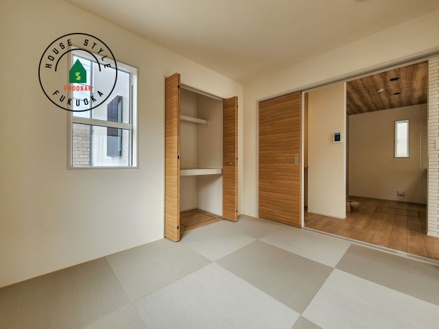 糟屋郡志免町王子2丁目第1-8棟（8号棟）の内観：施工例|和室を上手に活用すると暮らし方の幅が広がります。例えば普段は開け放して、子供の小さいうちはお昼寝や遊びのスペースに。畳はソフトなので転んでもケガをしにくく安心です