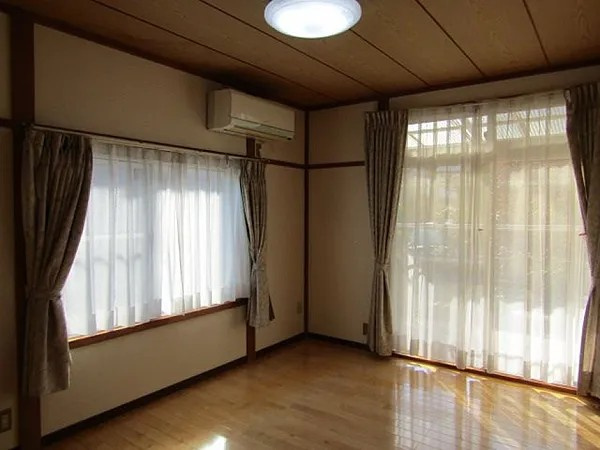 中西町の洋室