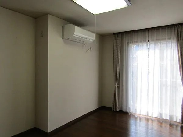 中西町の洋室