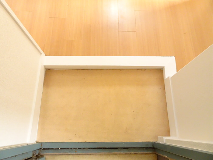 シャレー南台の玄関