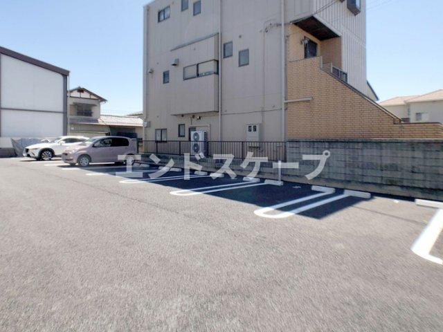 グランメゾン日吉の駐車場