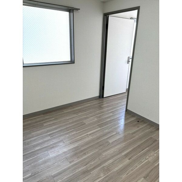 KSコート江坂東の洋室