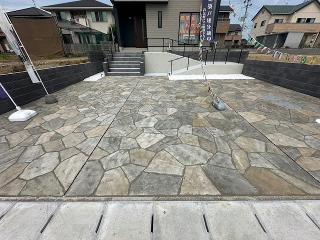 【新築戸建】　いわき市泉もえぎ台3期の駐車場|1号棟モデルハウス　2～3台駐車可能