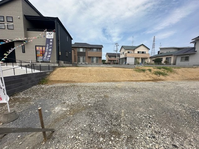 【新築戸建】　いわき市泉もえぎ台3期の前面道路含む現地写真|2号棟造成中です。